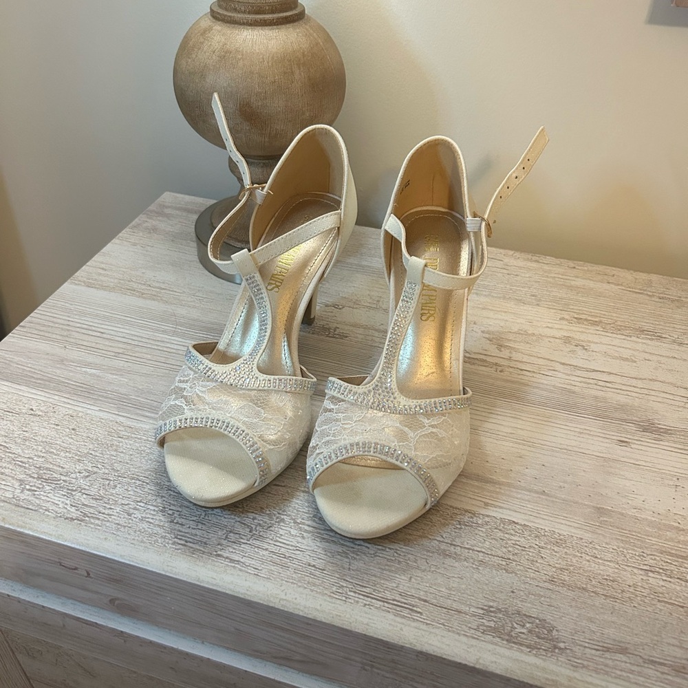 Dream Pairs Cream Lace Heels